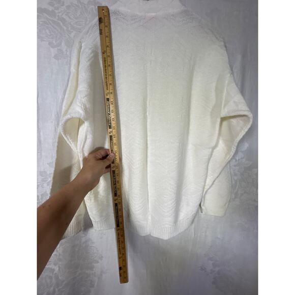 Vintage Sweater Small White Textured Knit Crew Neck USA Made Spunky Acrylic - Picture 10 of 10